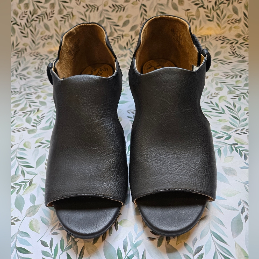 Women’s Black Daya Natural Soul Faux Leather Shootie Wedge Sandal Size 8.5 - Picture 1 of 8
